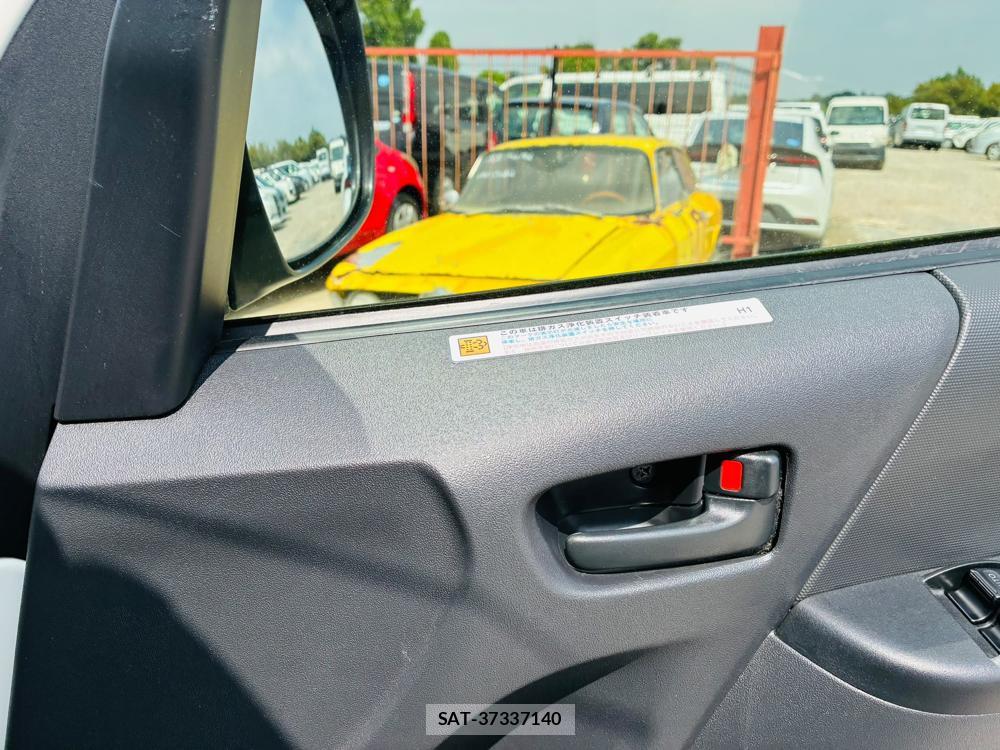Toyota HIACE VAN 2019-07 8329539-20