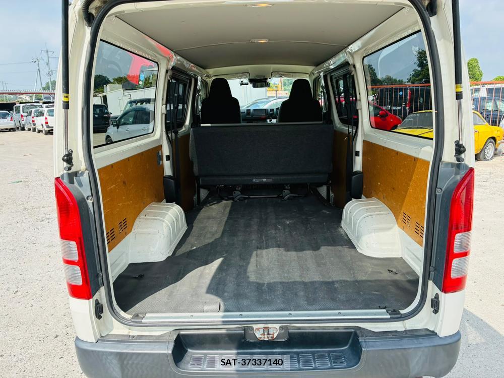 Toyota HIACE VAN 2019-07 8329539-24