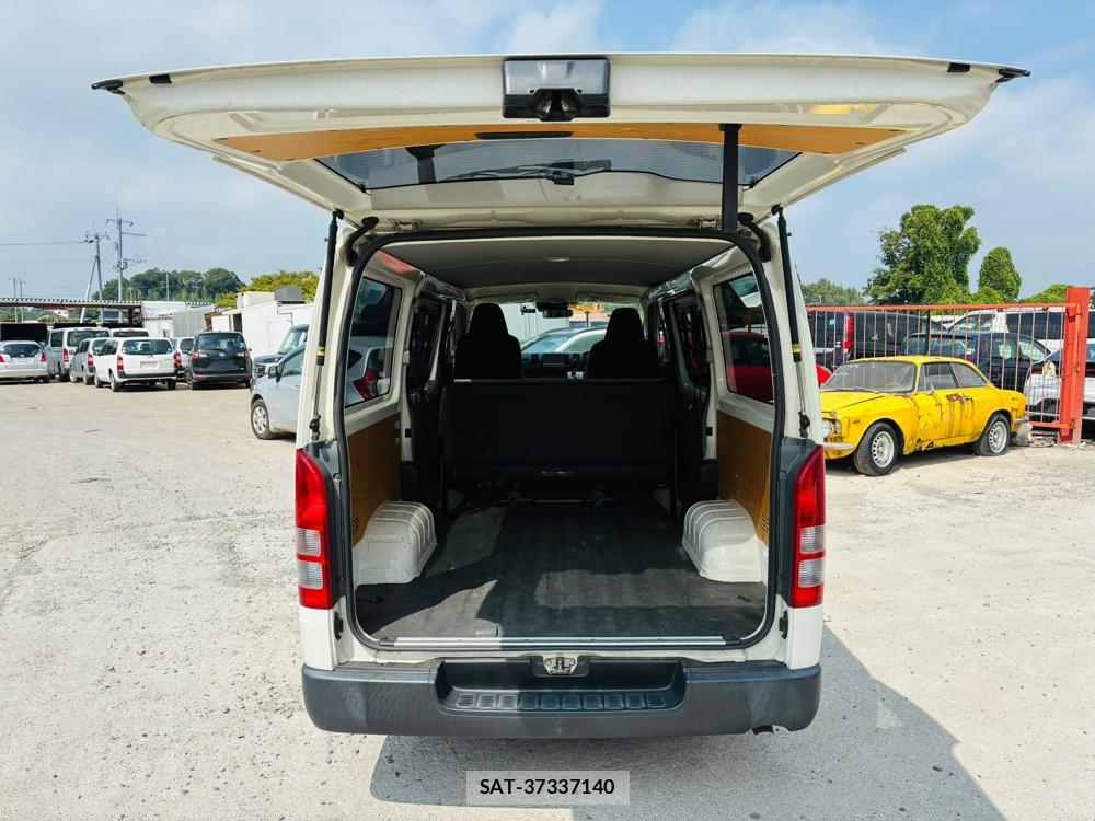 Toyota HIACE VAN 2019-07 8329539-25