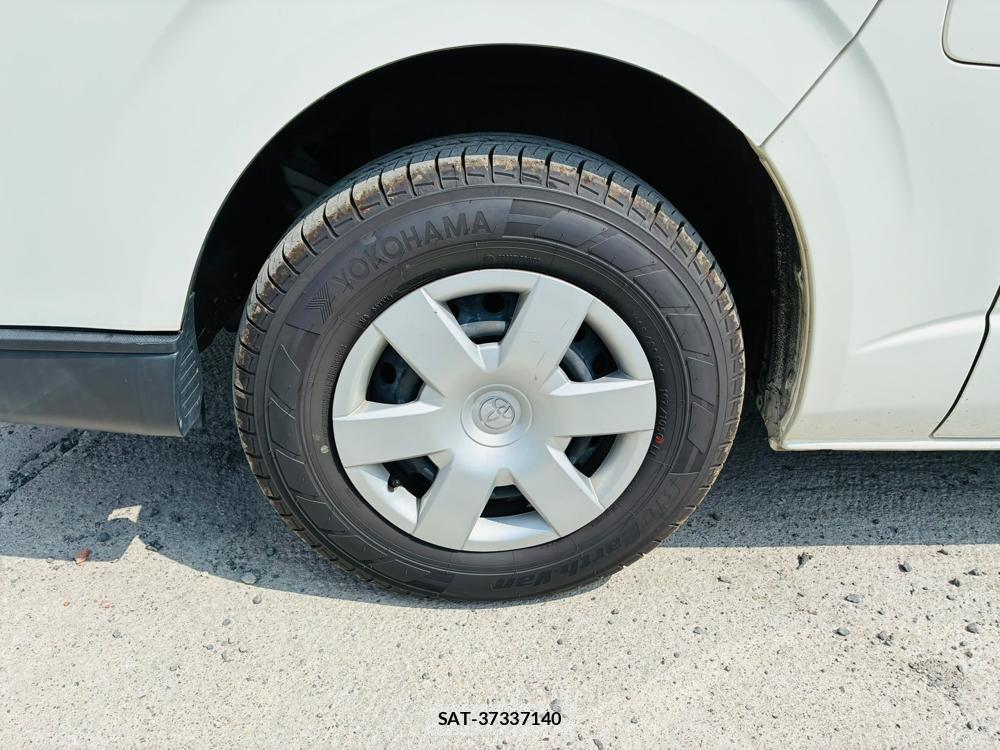 Toyota HIACE VAN 2019-07 8329539-28