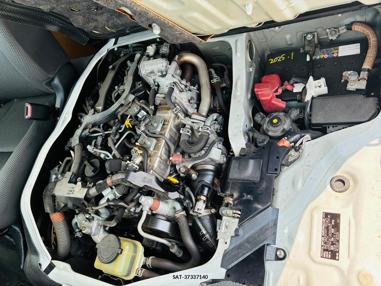 Toyota HIACE VAN 2019-07 8329539-32