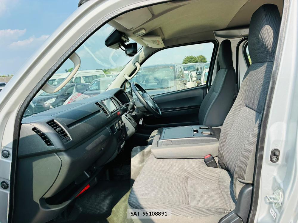Toyota HIACE VAN 2019-08 8329537-10