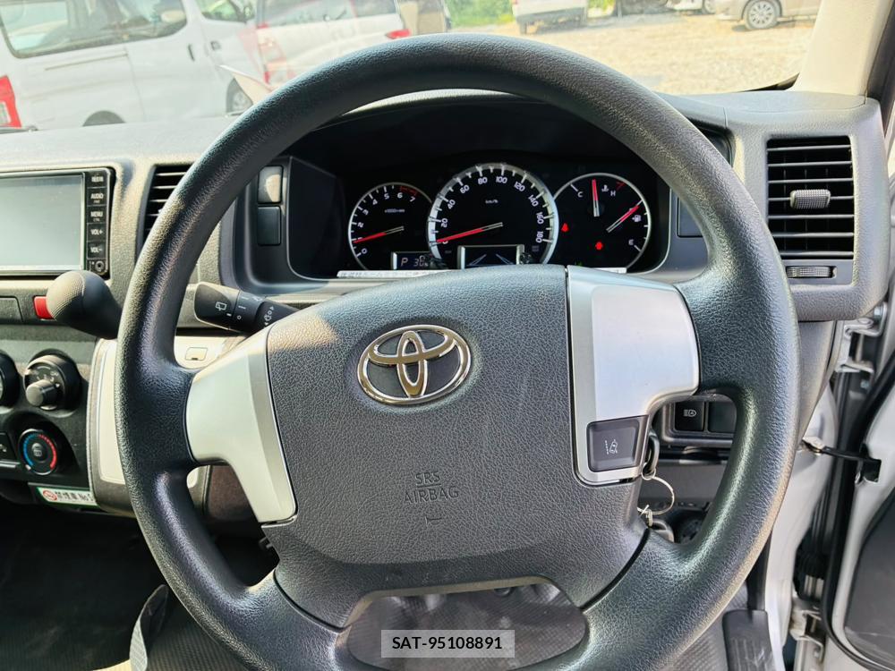 Toyota HIACE VAN 2019-08 8329537-14