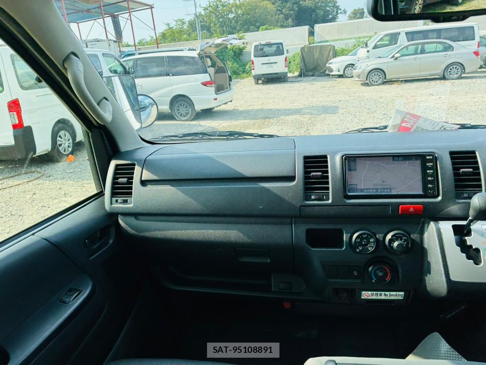 Toyota HIACE VAN 2019-08 8329537-16