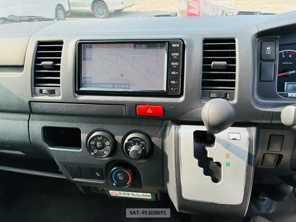 Toyota HIACE VAN 2019-08 8329537-18
