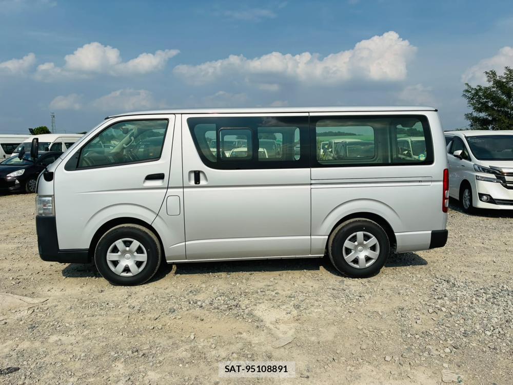 Toyota HIACE VAN 2019-08 8329537-1