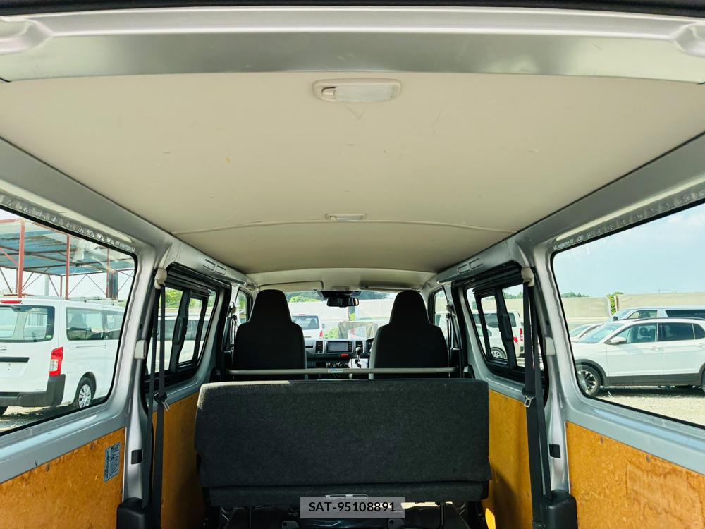 Toyota HIACE VAN 2019-08 8329537-23