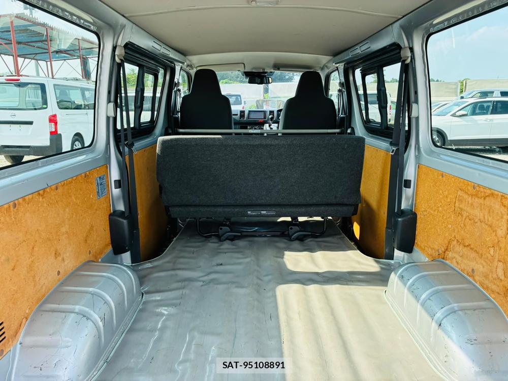 Toyota HIACE VAN 2019-08 8329537-24