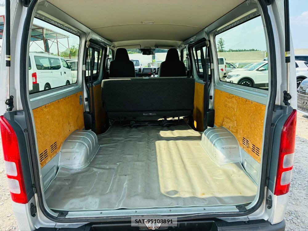 Toyota HIACE VAN 2019-08 8329537-25