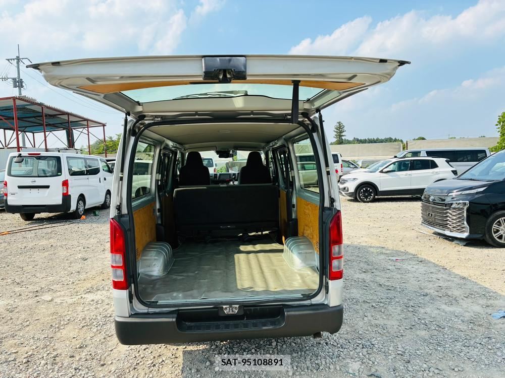 Toyota HIACE VAN 2019-08 8329537-26