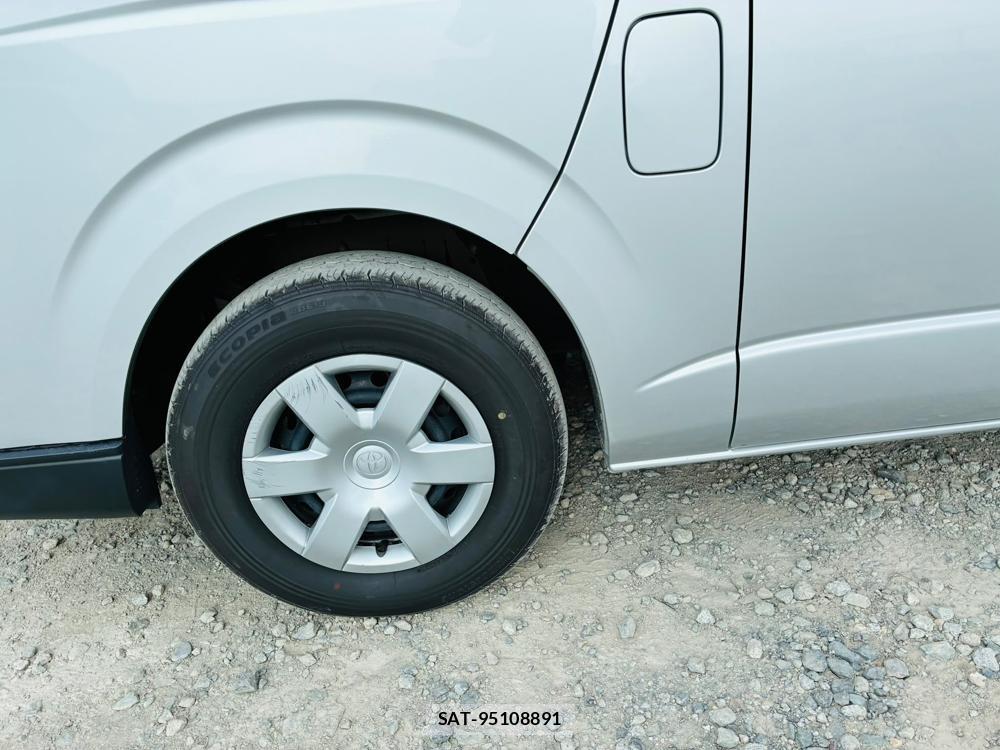 Toyota HIACE VAN 2019-08 8329537-29