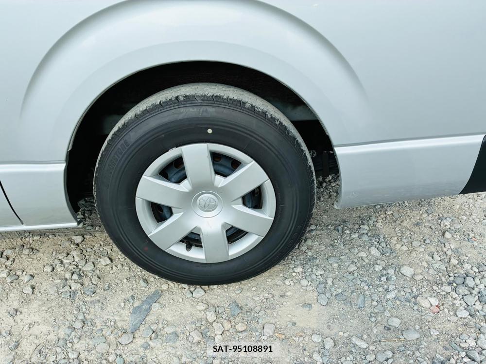Toyota HIACE VAN 2019-08 8329537-30