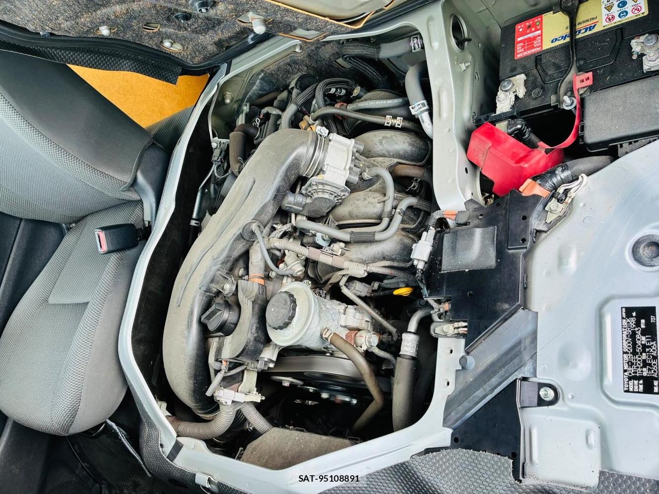 Toyota HIACE VAN 2019-08 8329537-33