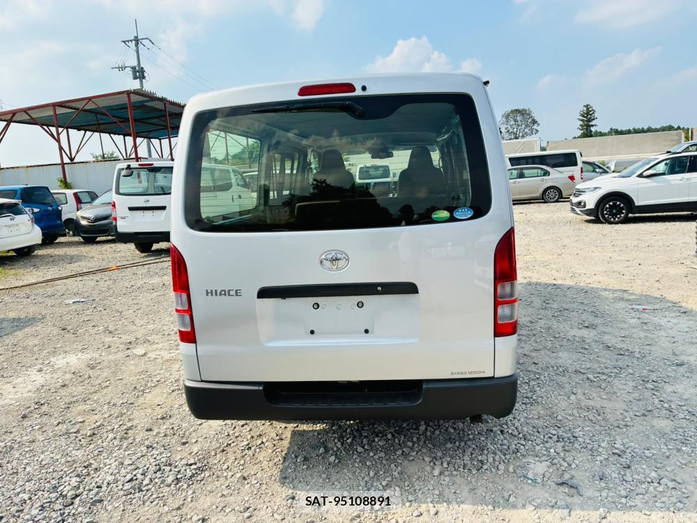 Toyota HIACE VAN 2019-08 8329537-3