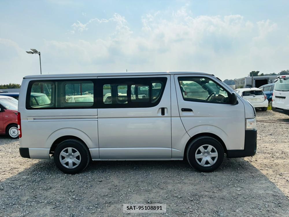 Toyota HIACE VAN 2019-08 8329537-5