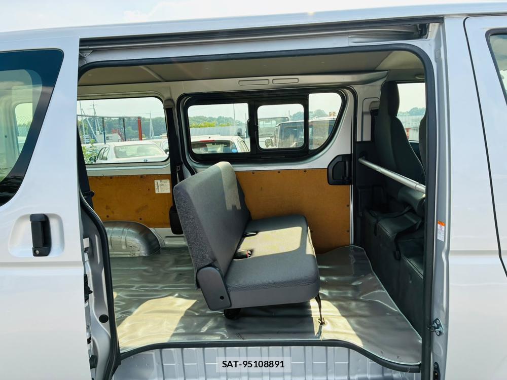 Toyota HIACE VAN 2019-08 8329537-8