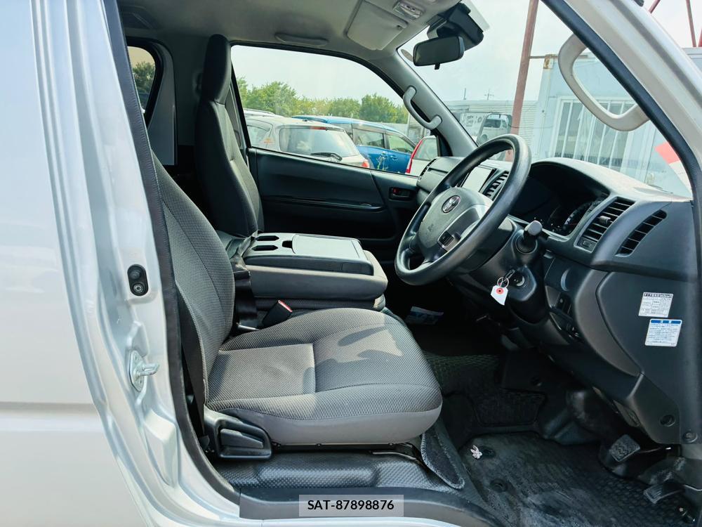 Toyota HIACE VAN 2019-07 8427883-10