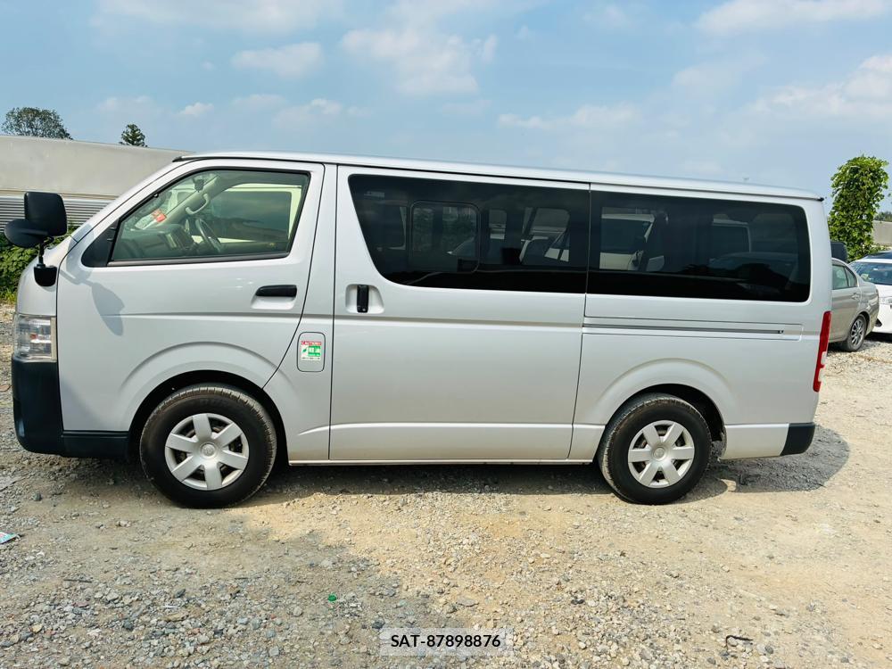 Toyota HIACE VAN 2019-07 8427883-1