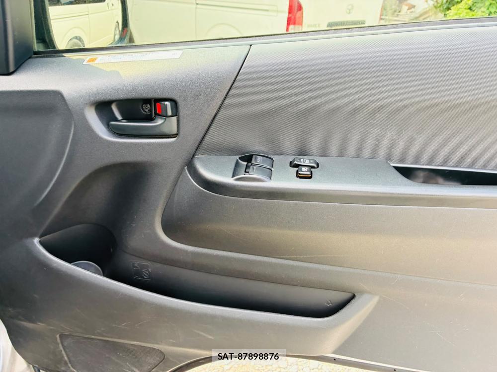 Toyota HIACE VAN 2019-07 8427883-19