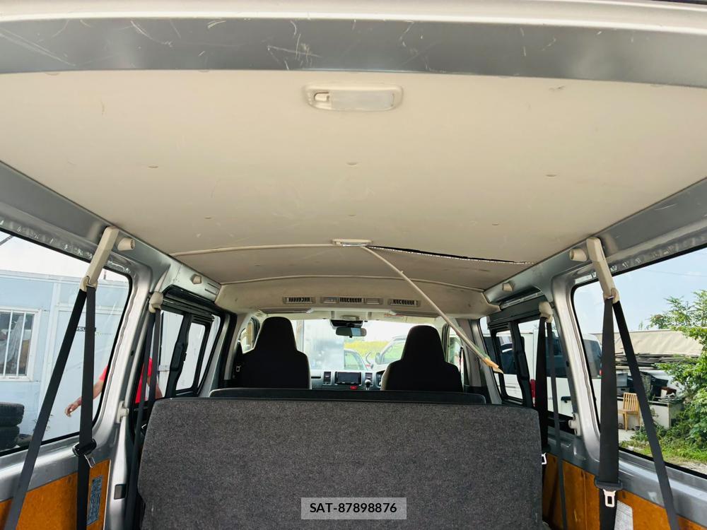 Toyota HIACE VAN 2019-07 8427883-21