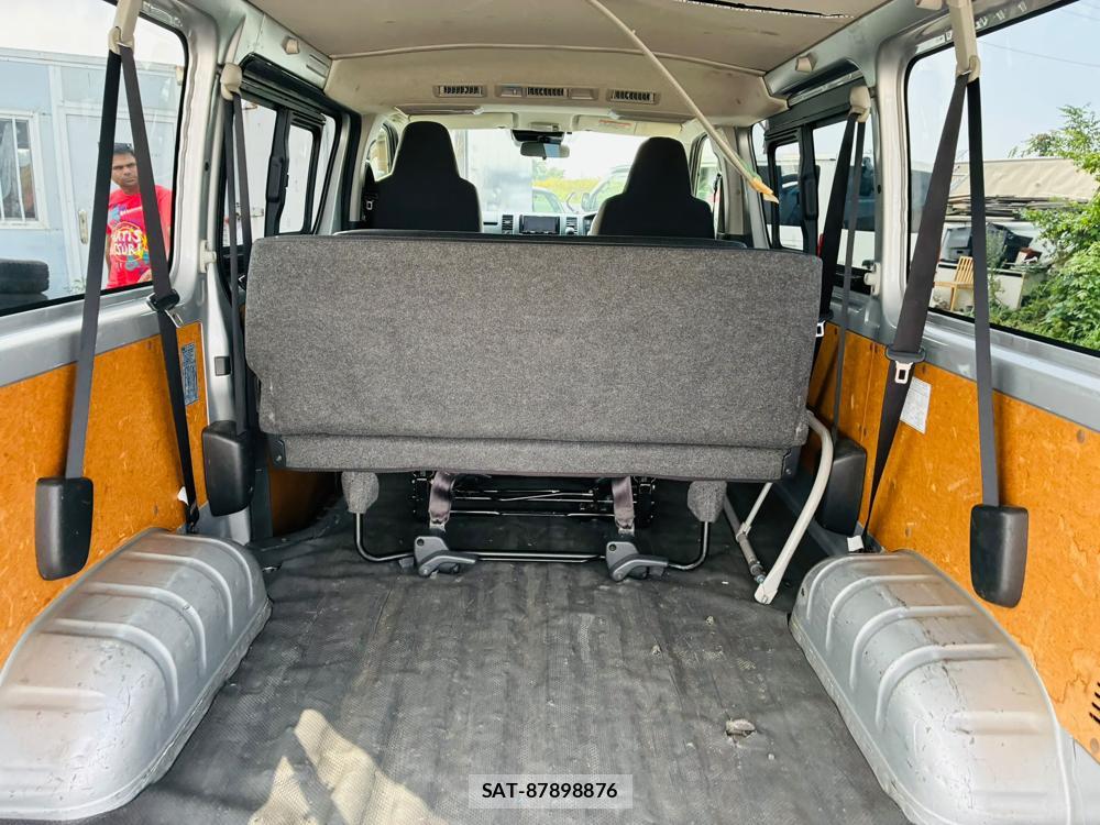 Toyota HIACE VAN 2019-07 8427883-22