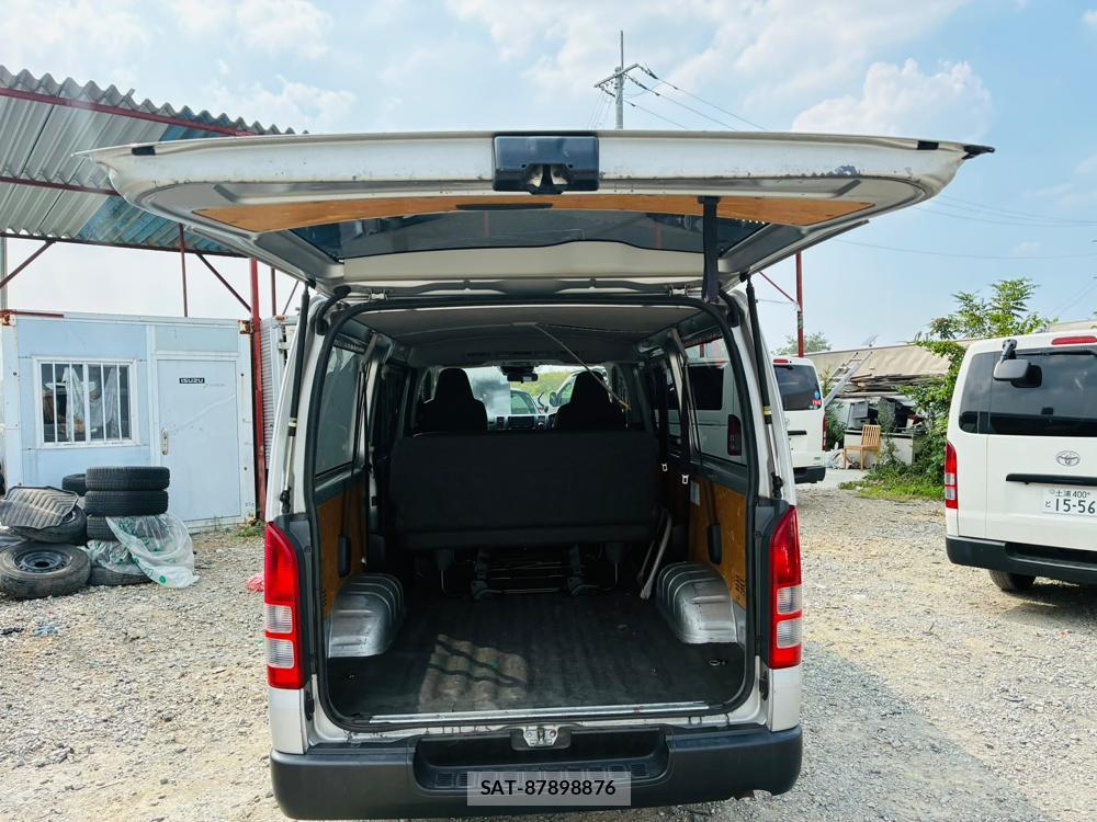 Toyota HIACE VAN 2019-07 8427883-24