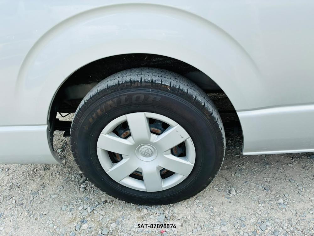 Toyota HIACE VAN 2019-07 8427883-25