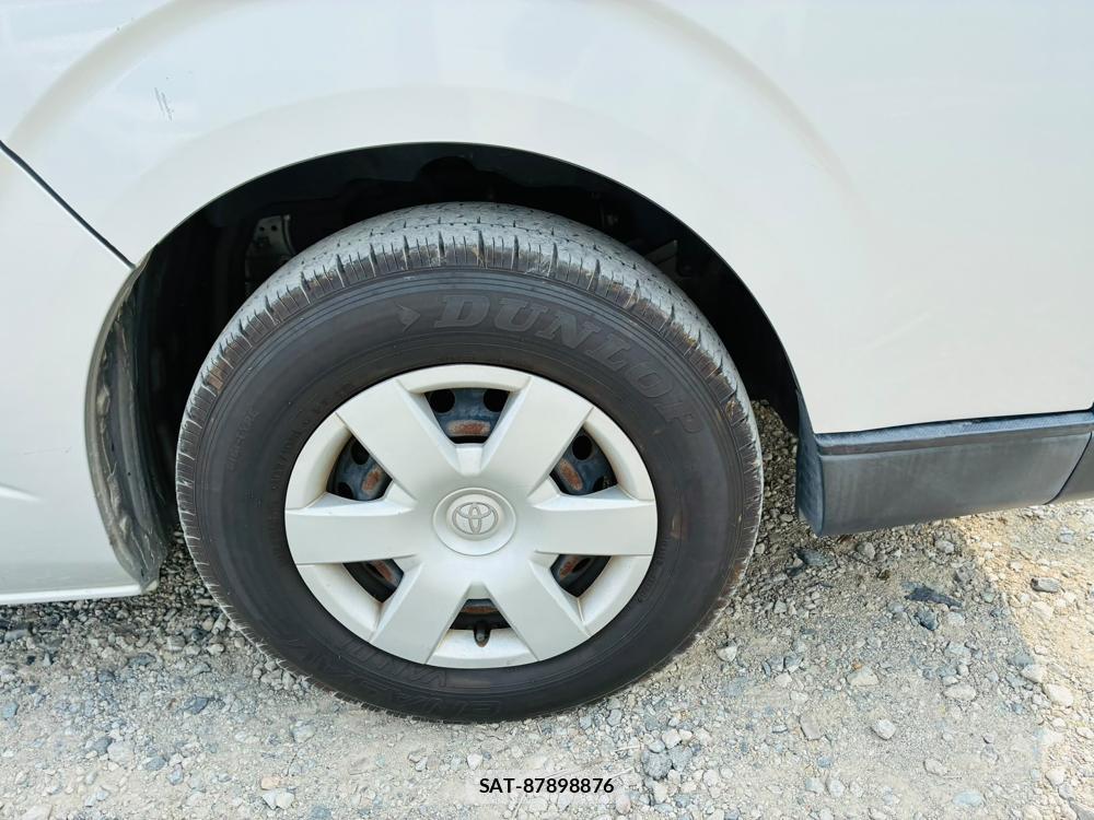 Toyota HIACE VAN 2019-07 8427883-26