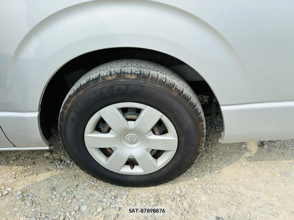 Toyota HIACE VAN 2019-07 8427883-28