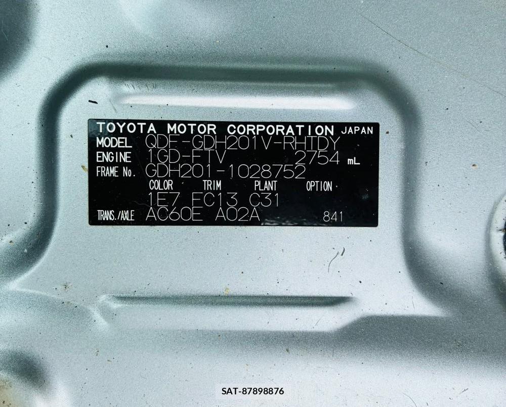 Toyota HIACE VAN 2019-07 8427883-32