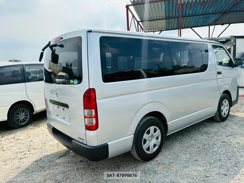 Toyota HIACE VAN 2019-07 8427883-4