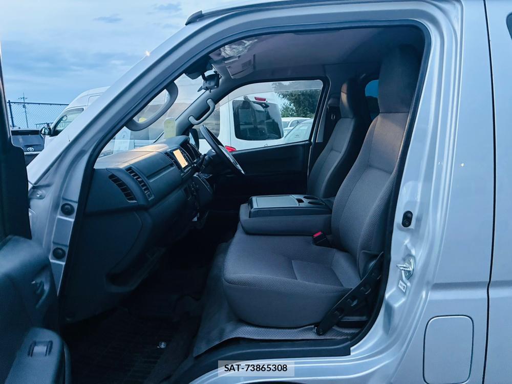 Toyota HIACE VAN 2020-02 8298912-9