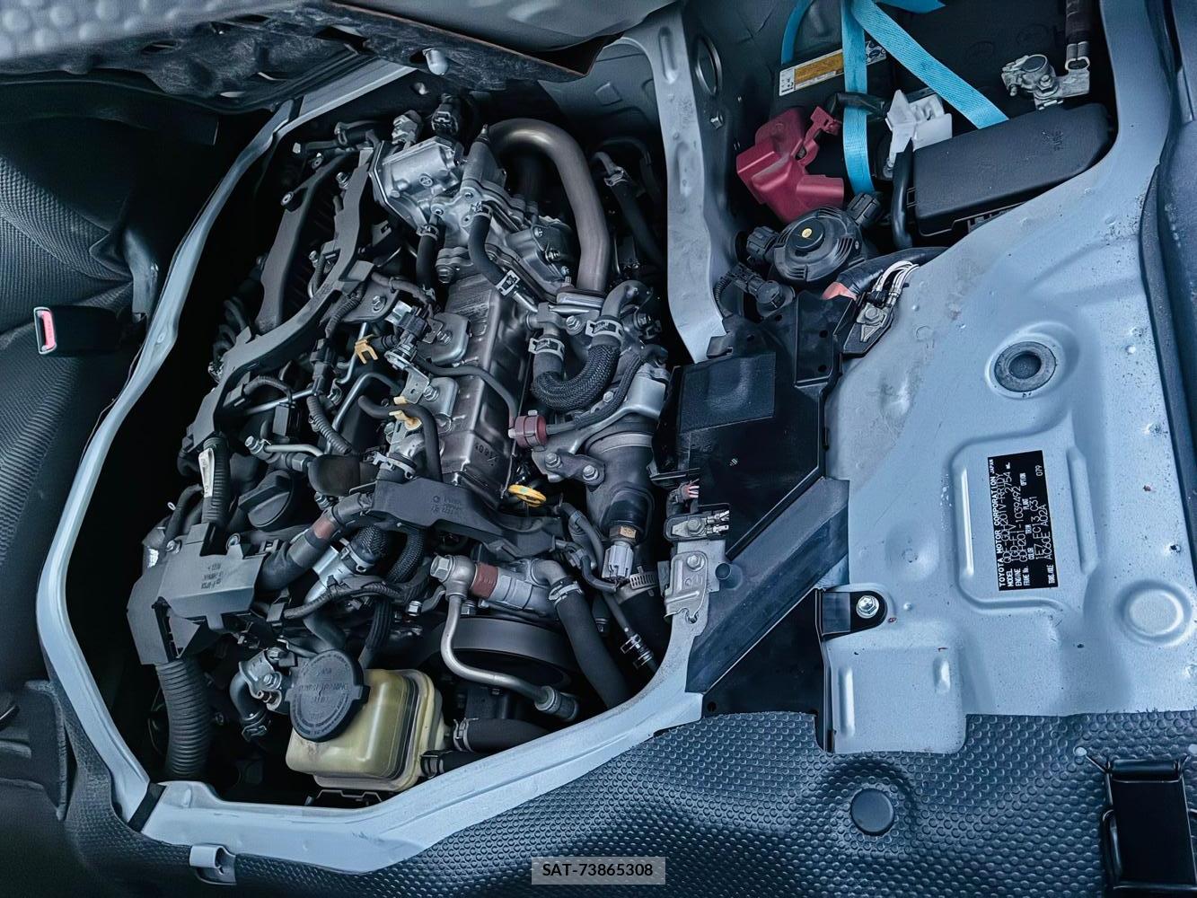 Toyota HIACE VAN 2020-02 8298912-28