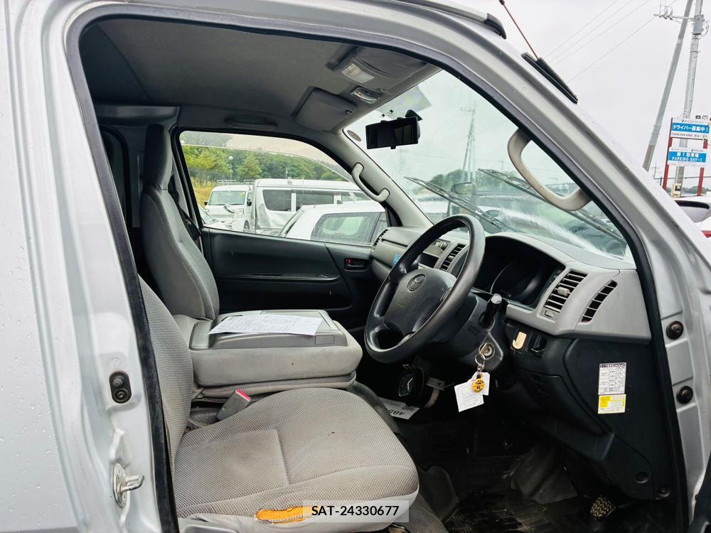 Toyota HIACE VAN 2006-03 8589877-10