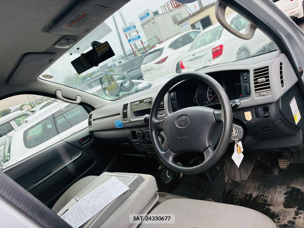Toyota HIACE VAN 2006-03 8589877-11