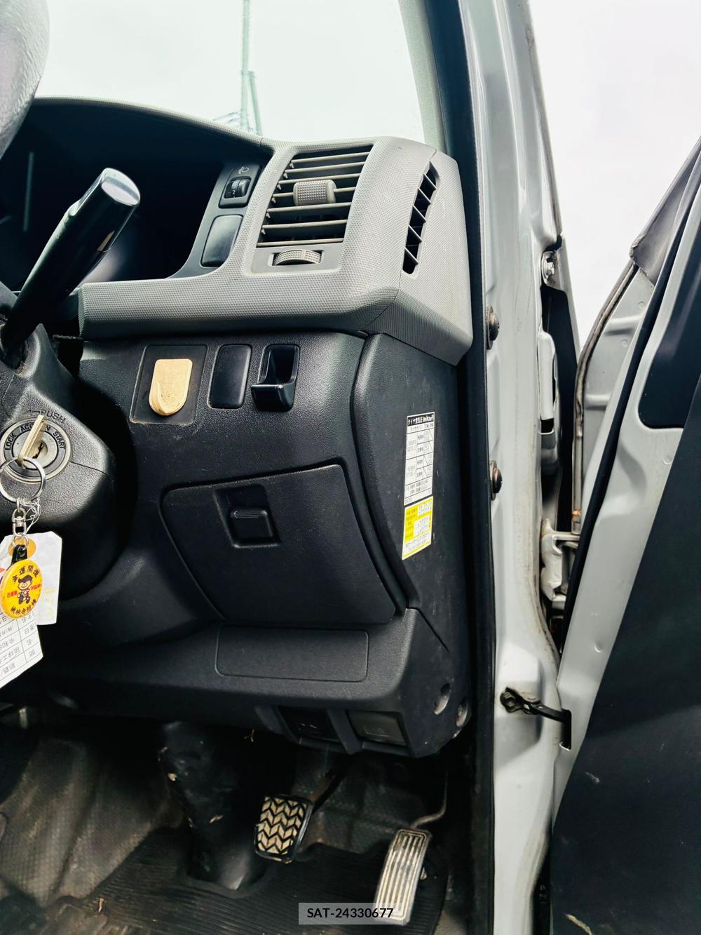 Toyota HIACE VAN 2006-03 8589877-12