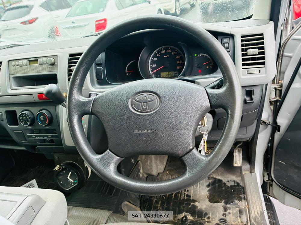 Toyota HIACE VAN 2006-03 8589877-13