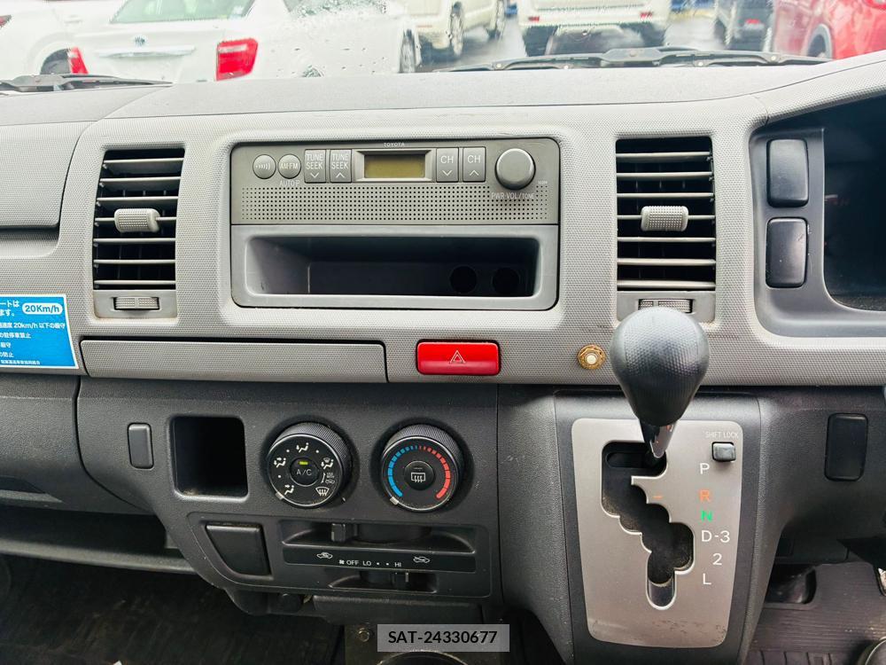 Toyota HIACE VAN 2006-03 8589877-15