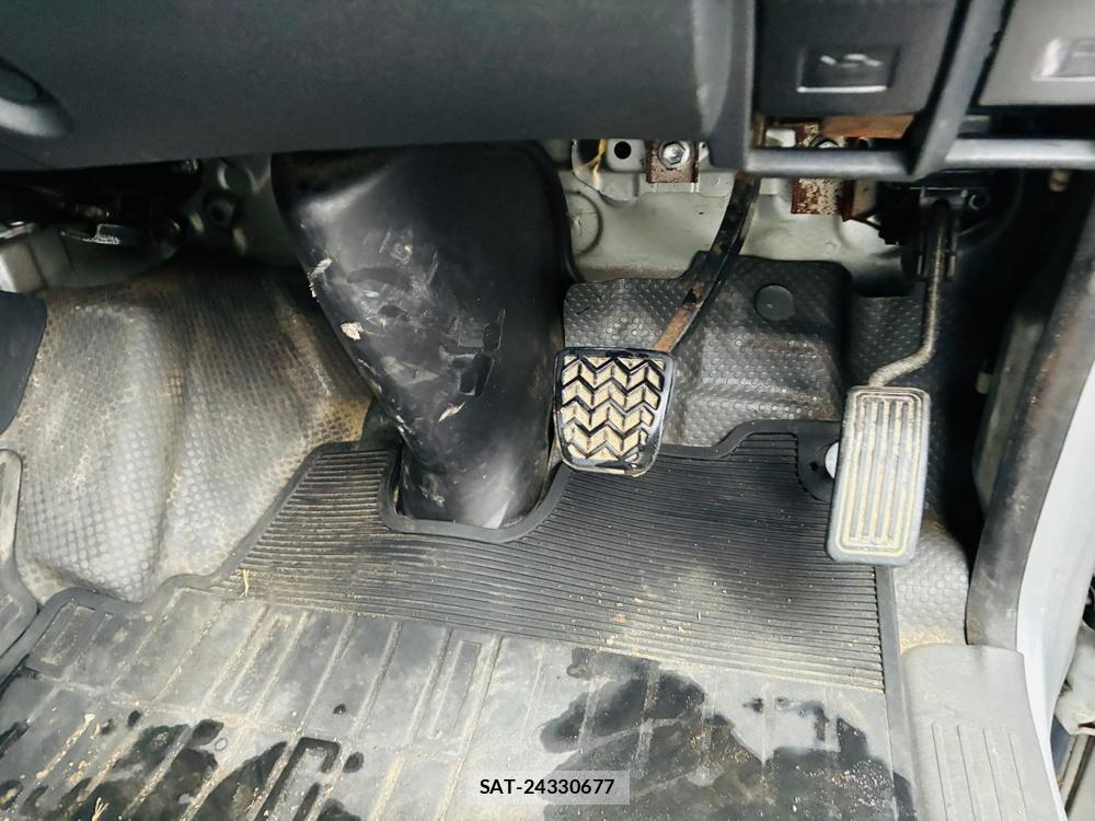 Toyota HIACE VAN 2006-03 8589877-16