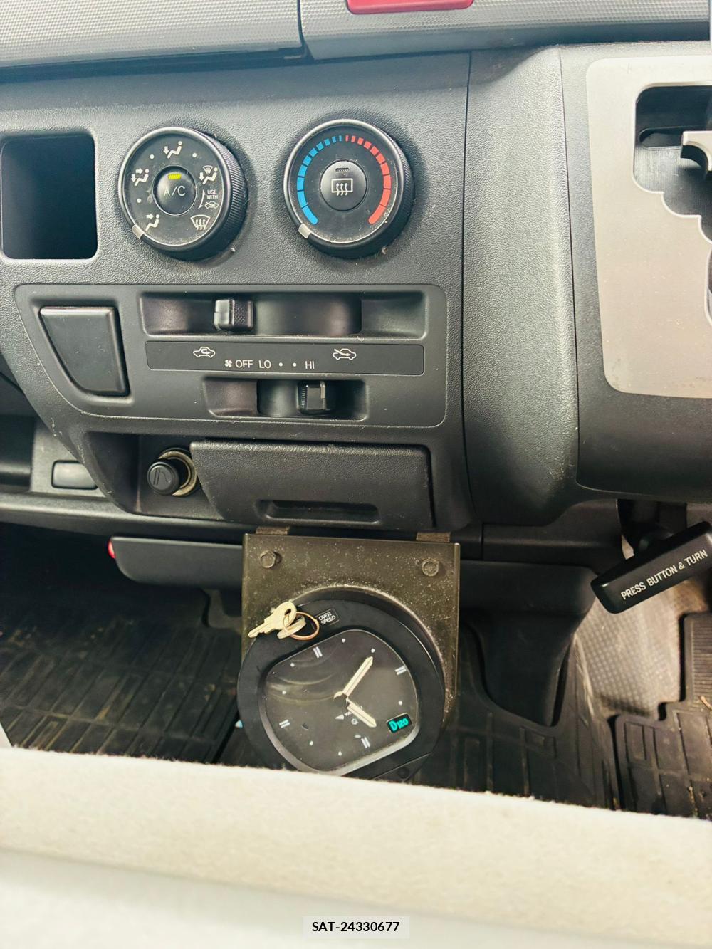 Toyota HIACE VAN 2006-03 8589877-17