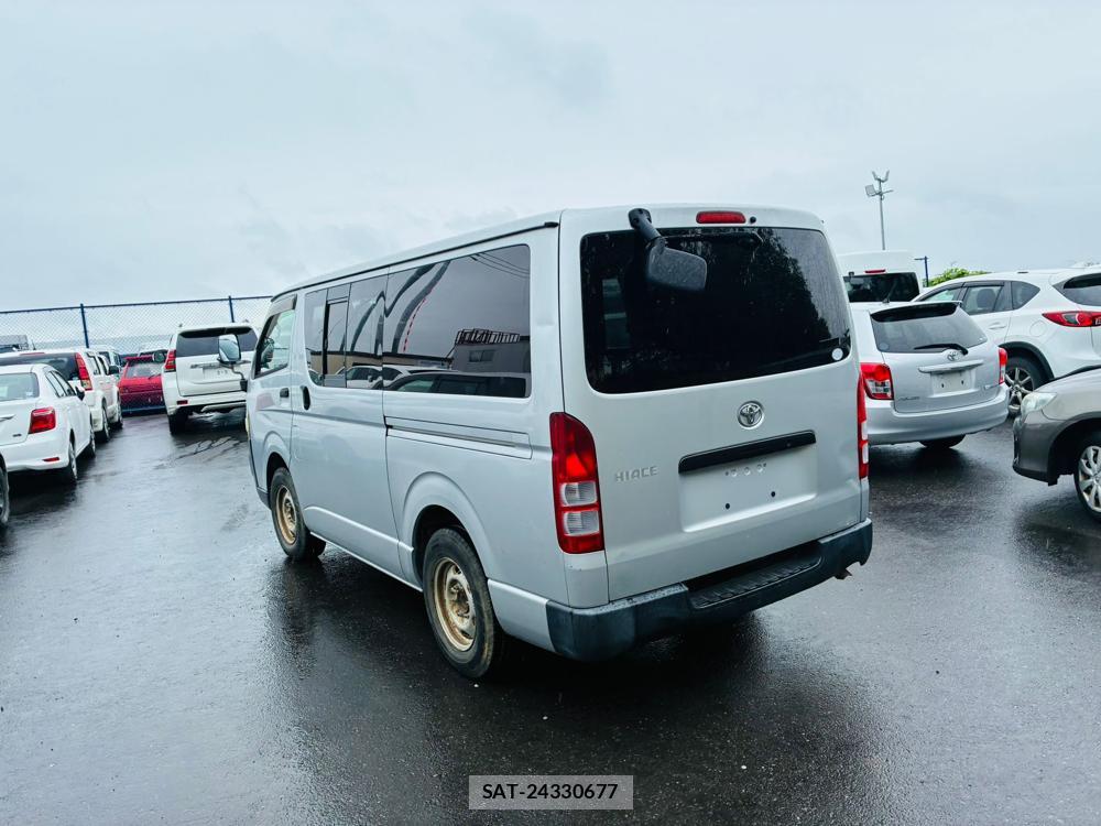 Toyota HIACE VAN 2006-03 8589877-2