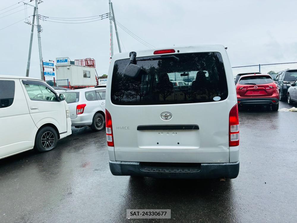 Toyota HIACE VAN 2006-03 8589877-3