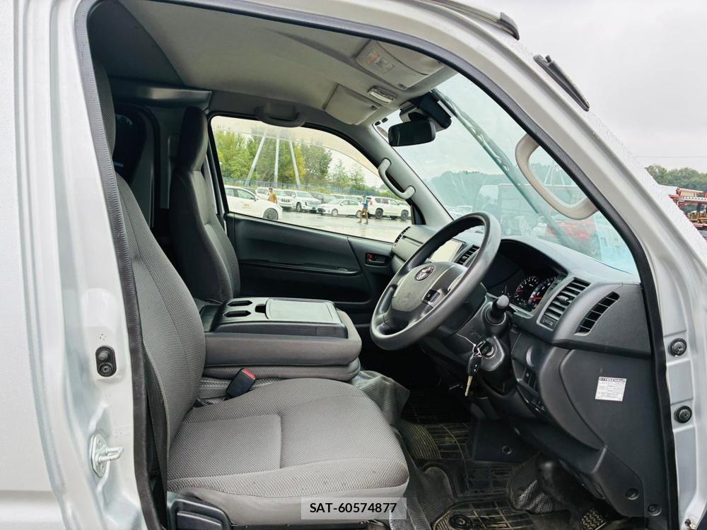 Toyota HIACE VAN 2019-08 8552200-10