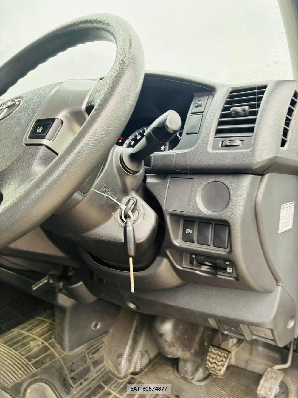 Toyota HIACE VAN 2019-08 8552200-12