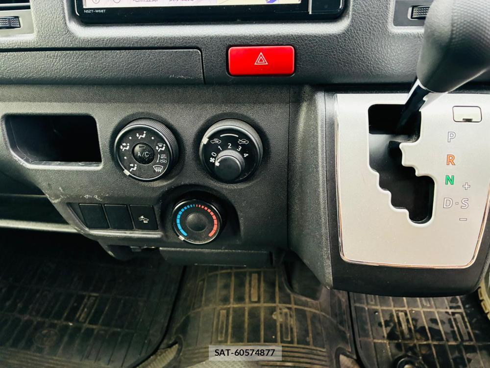 Toyota HIACE VAN 2019-08 8552200-16