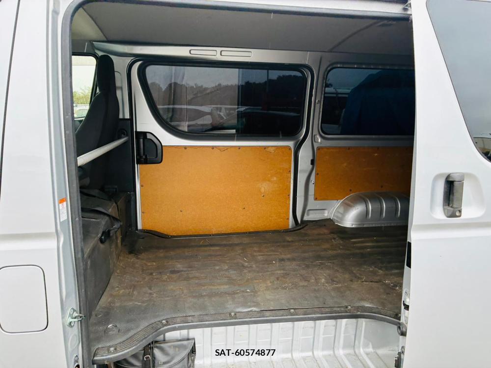 Toyota HIACE VAN 2019-08 8552200-23