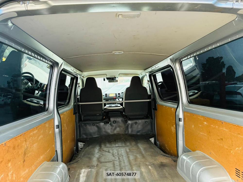 Toyota HIACE VAN 2019-08 8552200-24