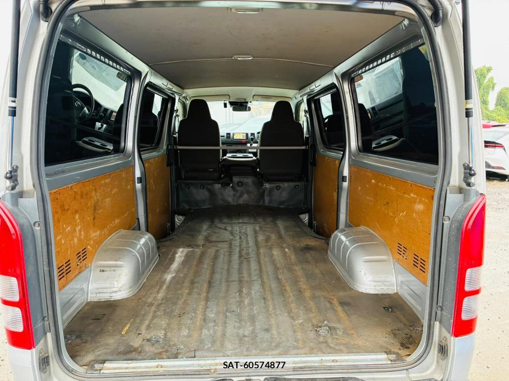 Toyota HIACE VAN 2019-08 8552200-25
