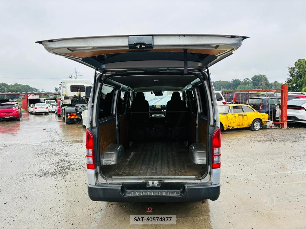 Toyota HIACE VAN 2019-08 8552200-26