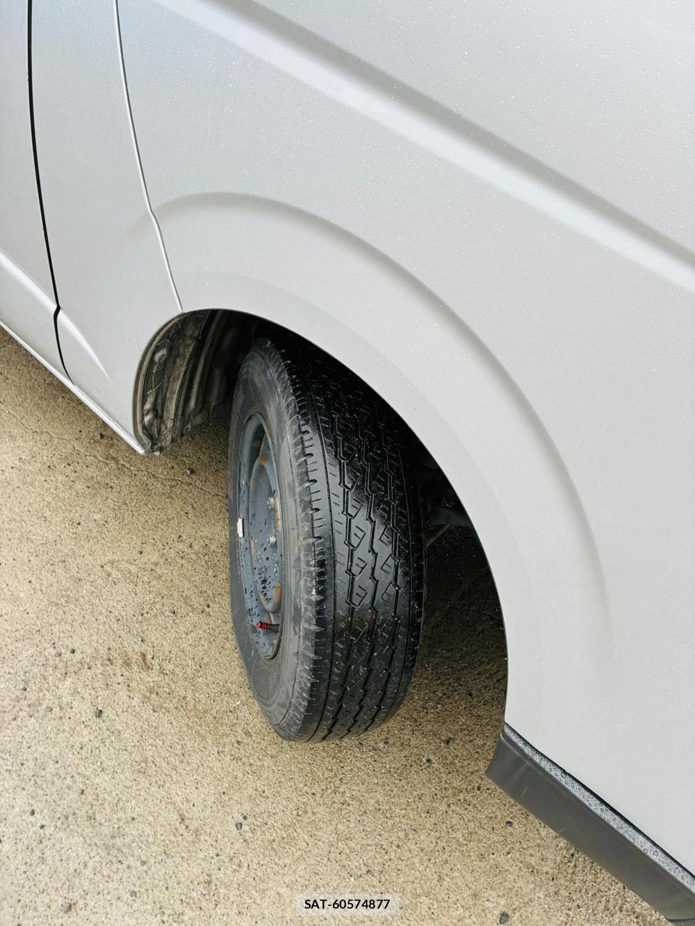 Toyota HIACE VAN 2019-08 8552200-31